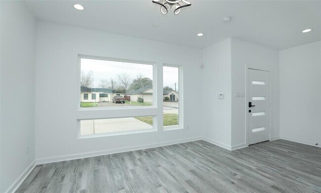 Building Photo - 9315 Ashville Dr