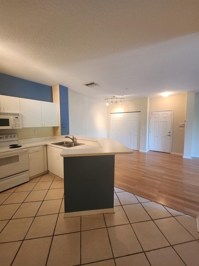 Building Photo - 510 Florida Club Blvd