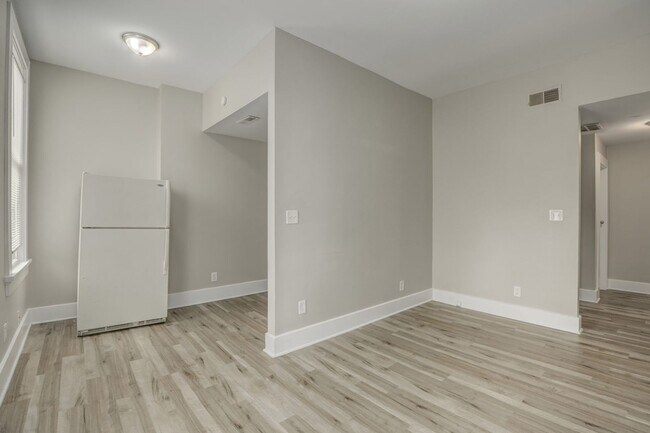 Building Photo - 2131 Staebler St