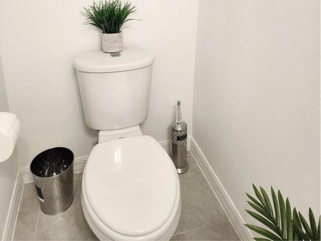 Building Photo - 3 Bed 2,5 Bath Townhouse Davenport