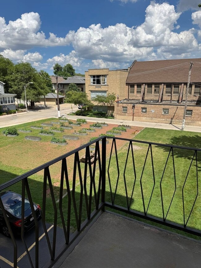 Building Photo - 7428 Washington St