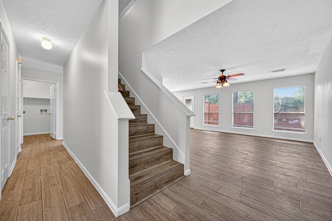 Building Photo - 1902 Sugar Pine Cir