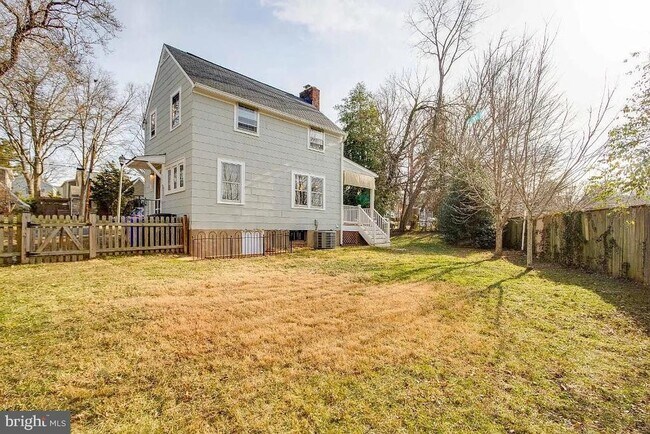 Building Photo - 1670 N Longfellow St