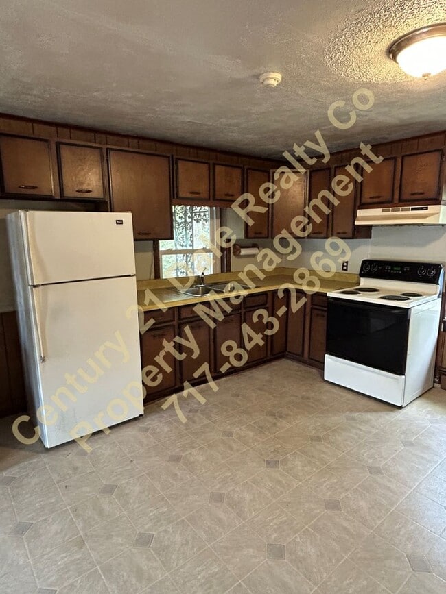 Building Photo - 2 Bedroom home in South Eastern School District with a Large Yard