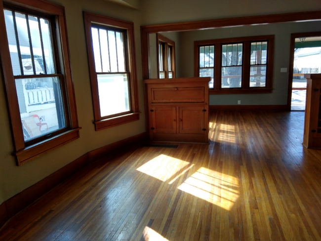 Building Photo - 332 S Erie St