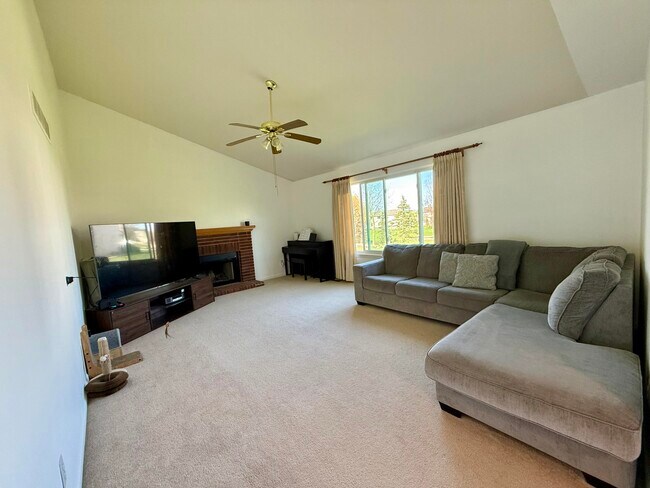 Building Photo - 2777 Mystic Dr