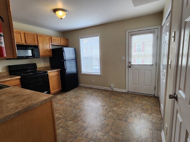 Building Photo - 248-2C EXECUTIVE AVE, CLARKSVILLE, TN 37042