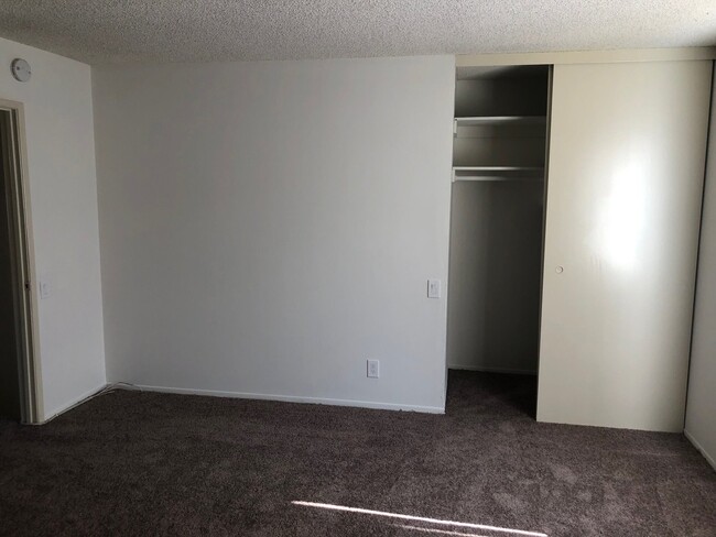 Building Photo - 4392 Green Ave