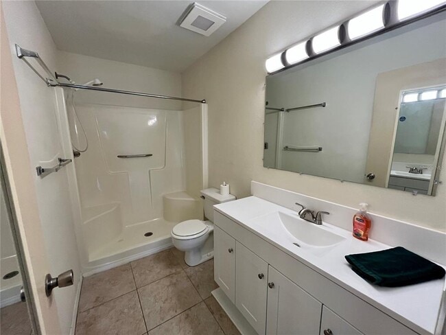 Building Photo - 945 Burlwood St