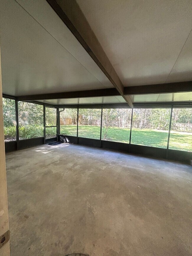 Building Photo - Springtree single family home