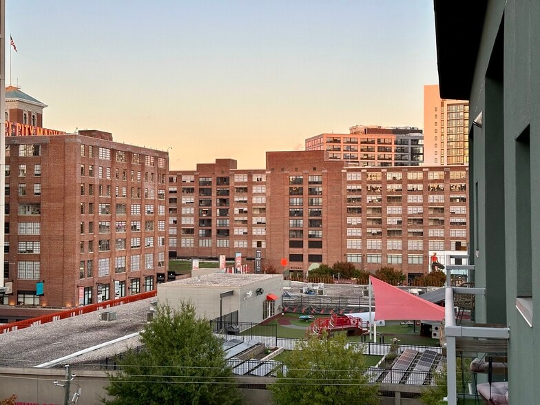 Building Photo - 620 Glen Iris Dr NE