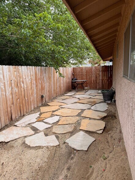 Building Photo - 61538 Valley View Dr