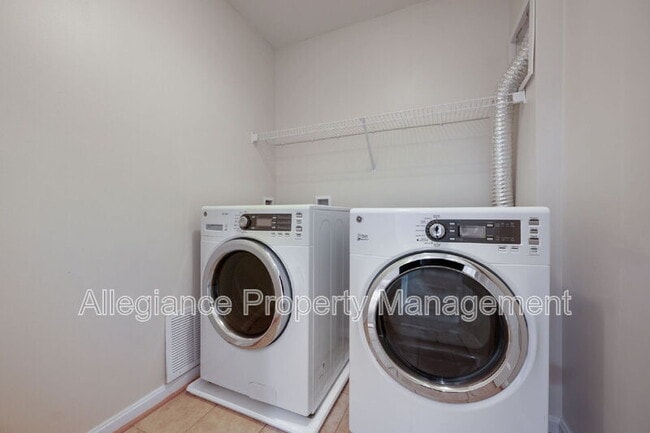 Building Photo - 15555 John Diskin Cir