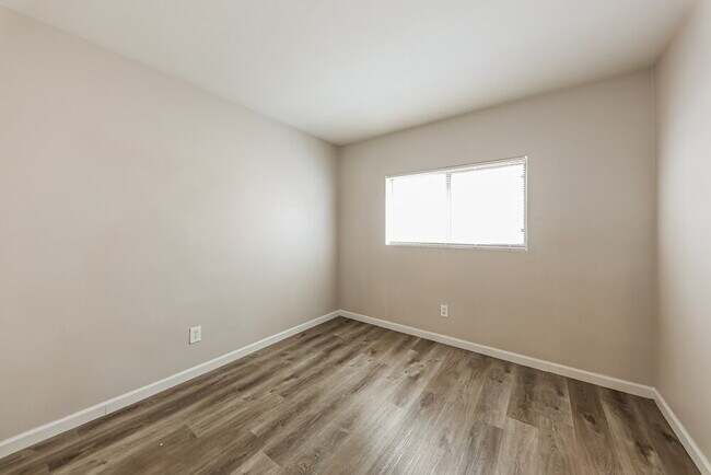 Building Photo - 11834 W Corrine Dr