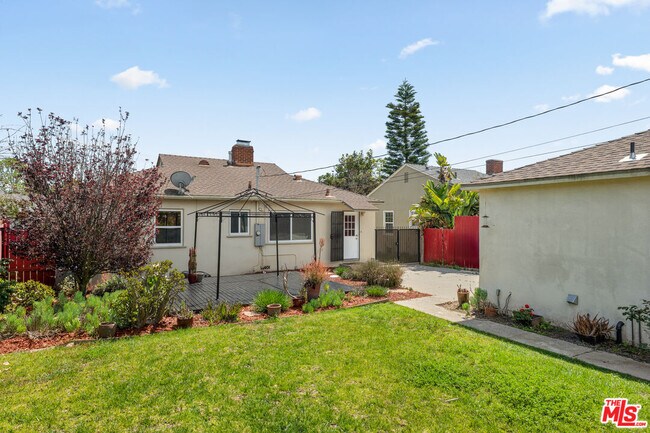 Building Photo - 7601 Dunfield Ave