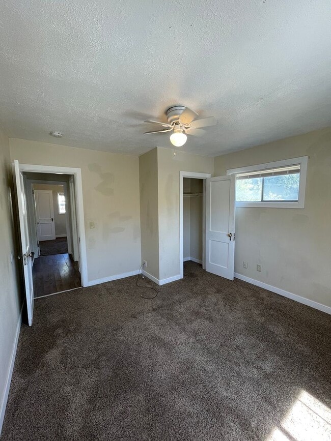 Building Photo - Charming 3bdrm, 1 bath house with fenced y...