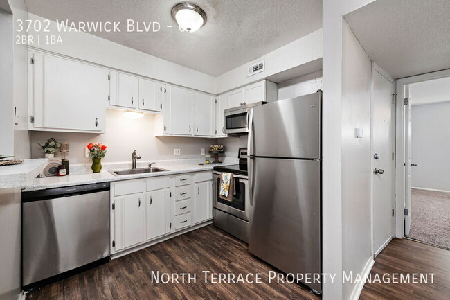 Building Photo - Chic 2-Bedroom Condo with Washer/Dryer & P...