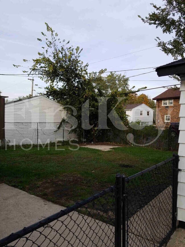 Building Photo - 29 N Walnut Ln