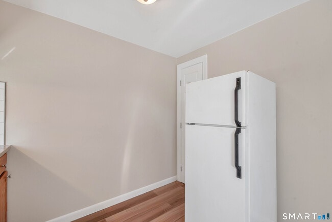 Building Photo - 353 Main St