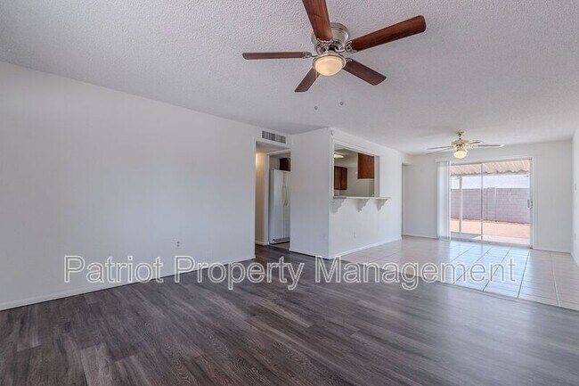 Building Photo - 1609 W Voltaire Ave