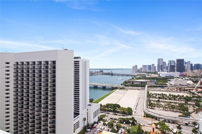 Building Photo - 1717 N Bayshore Dr