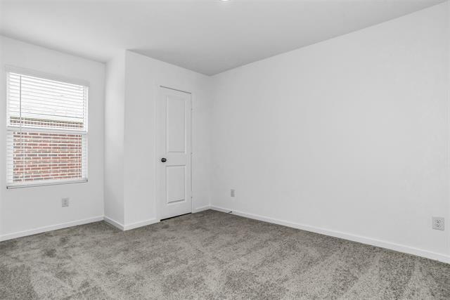 Building Photo - 2022 Shady Oaks Dr