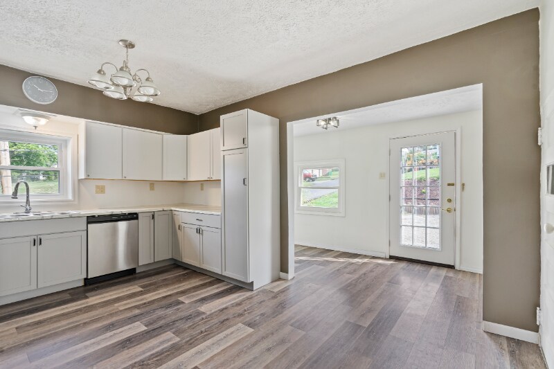 Building Photo - 366 N Main St