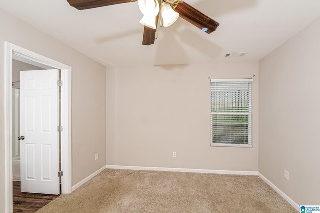 Building Photo - 11 Cottage Ln