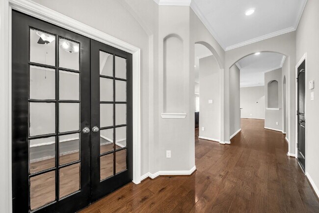 Building Photo - Welcome home to this beautifully maintaine...