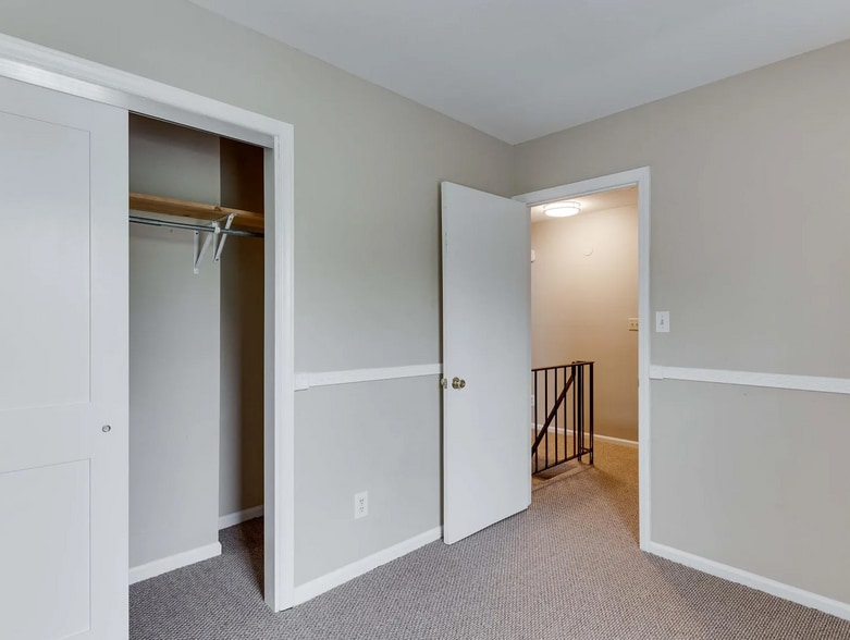 Building Photo - 6016 Sunset Ridge Ct