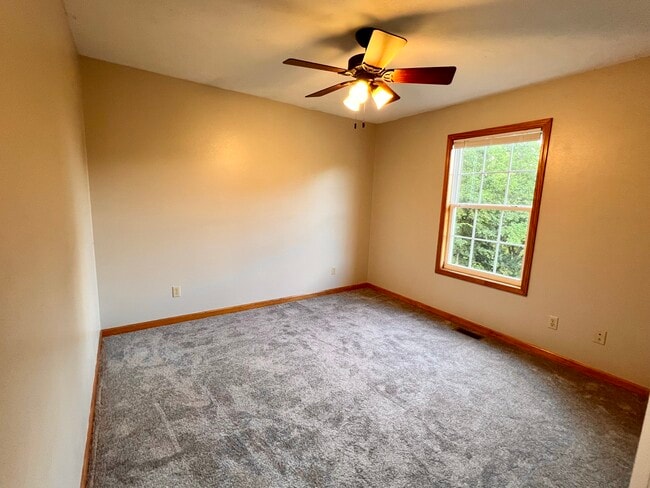 Building Photo - 359 Mt Branson Dr
