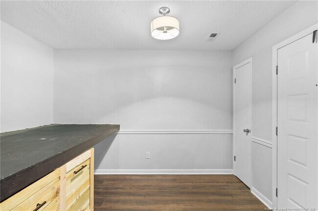 Building Photo - 5839 Rivercroft Rd