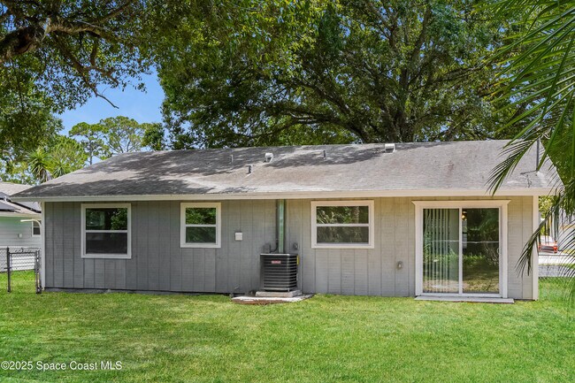 Building Photo - 3216 1st Pl