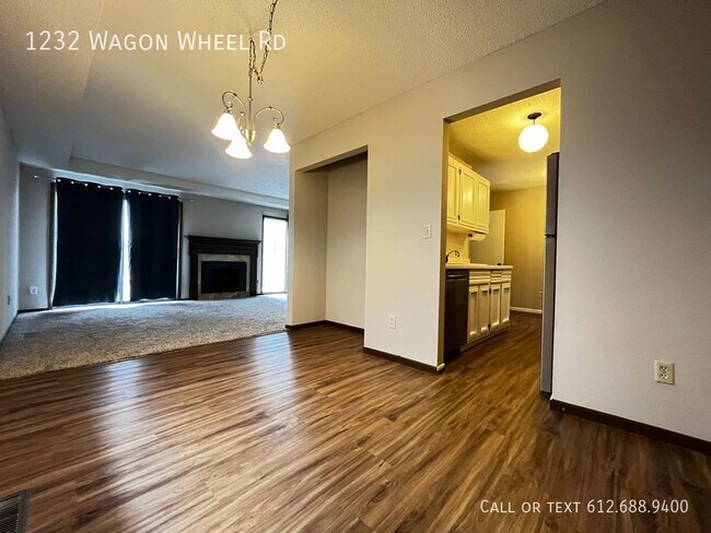 Building Photo - 3 Bed 3 Bath Townhome - 2 Car Attached Gar...