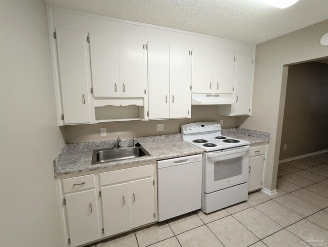Building Photo - 708 Bayshore Dr