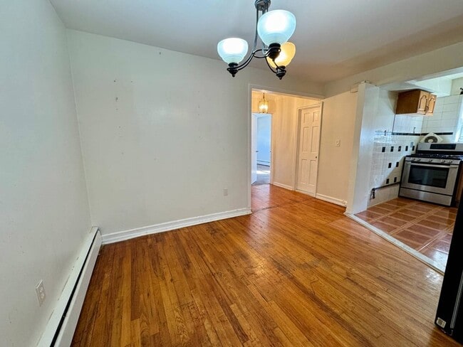 Building Photo - 526 Underhill Ave