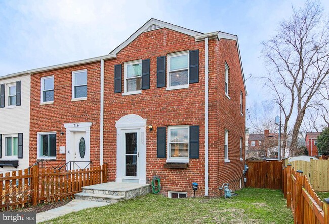 Building Photo - 718 S Payne St