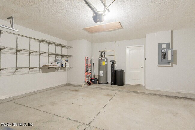 Building Photo - 95241 Tanglewood Dr