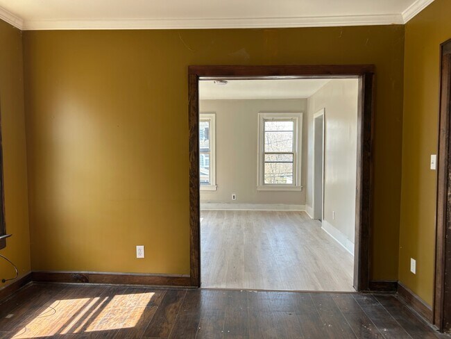 Building Photo - 114 S Melcher St