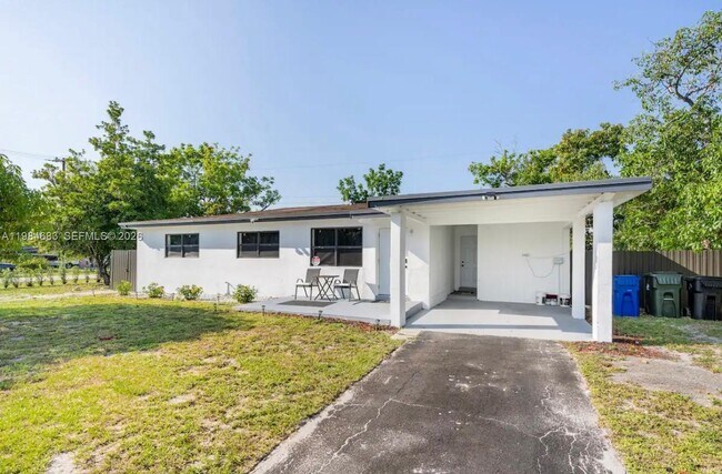 Building Photo - 1200 NW 18th Ct