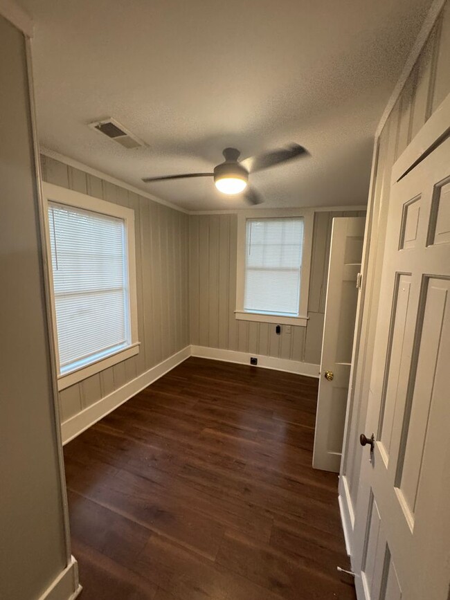 Building Photo - 805 Brower St