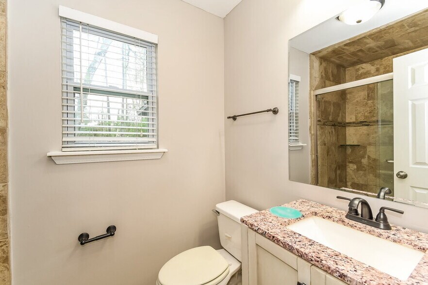 Building Photo - 8136 Honeysuckle Ln