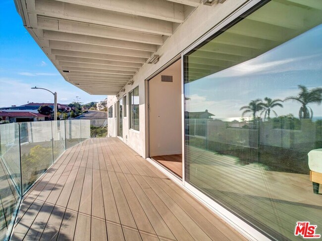 Building Photo - 18109 Coastline Dr