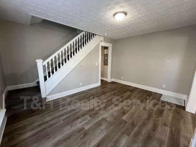 Building Photo - 512 E 33rd St