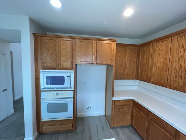 Building Photo - Exceptional 4BR/3BA/3 Car Tandem Garage in...