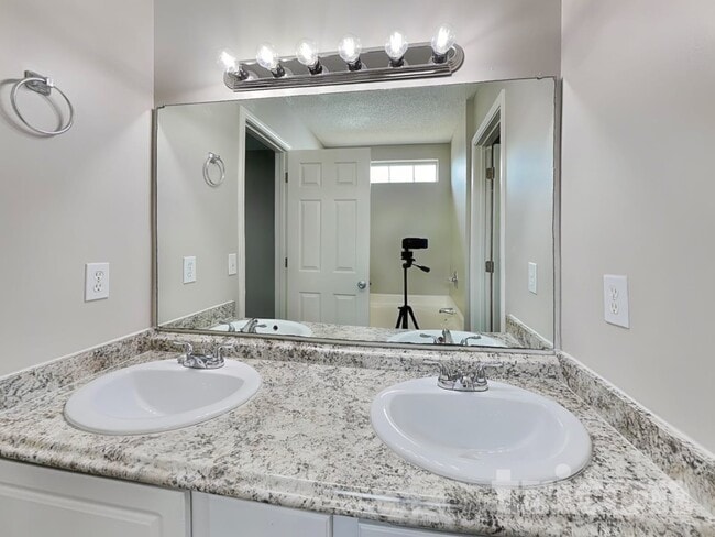 Building Photo - 149 Fox Grove Cir