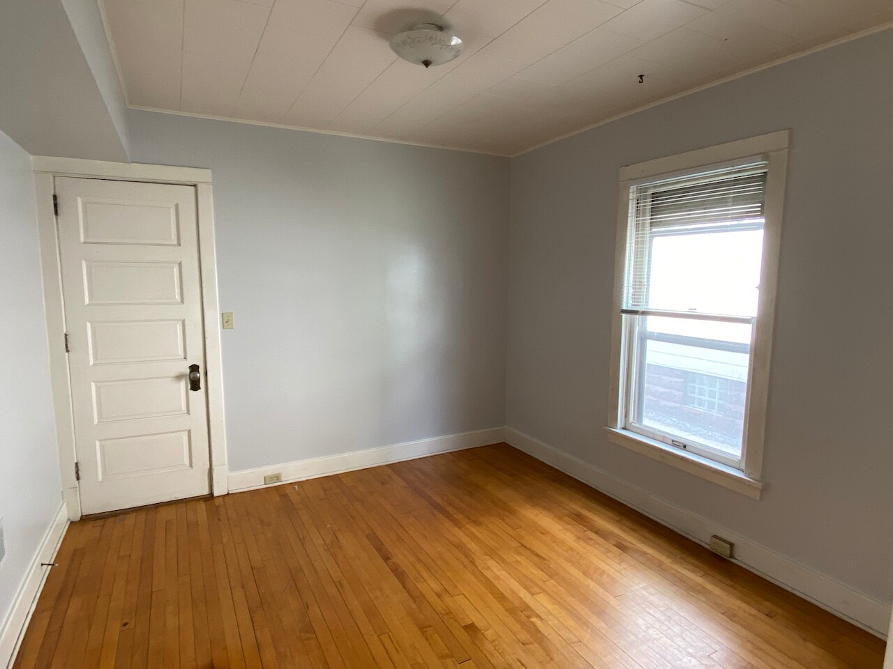 Middle Bdrm - 310 N Ingersoll St