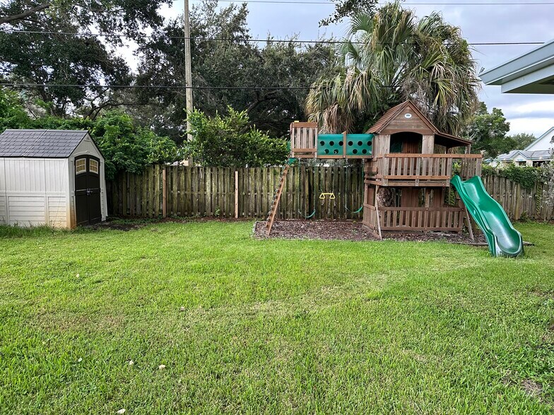 Building Photo - 825 Buttonwood Rd