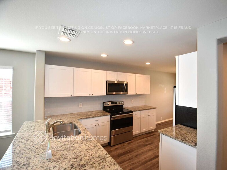 Building Photo - 15824 Coyote Hill Dr