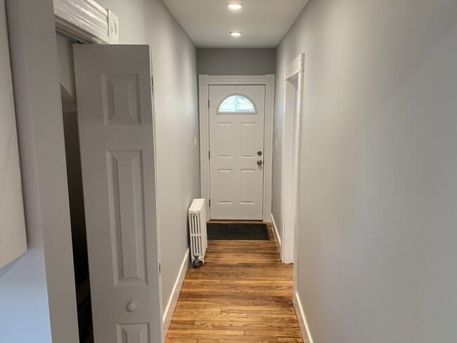 Building Photo - 323 Lowell St